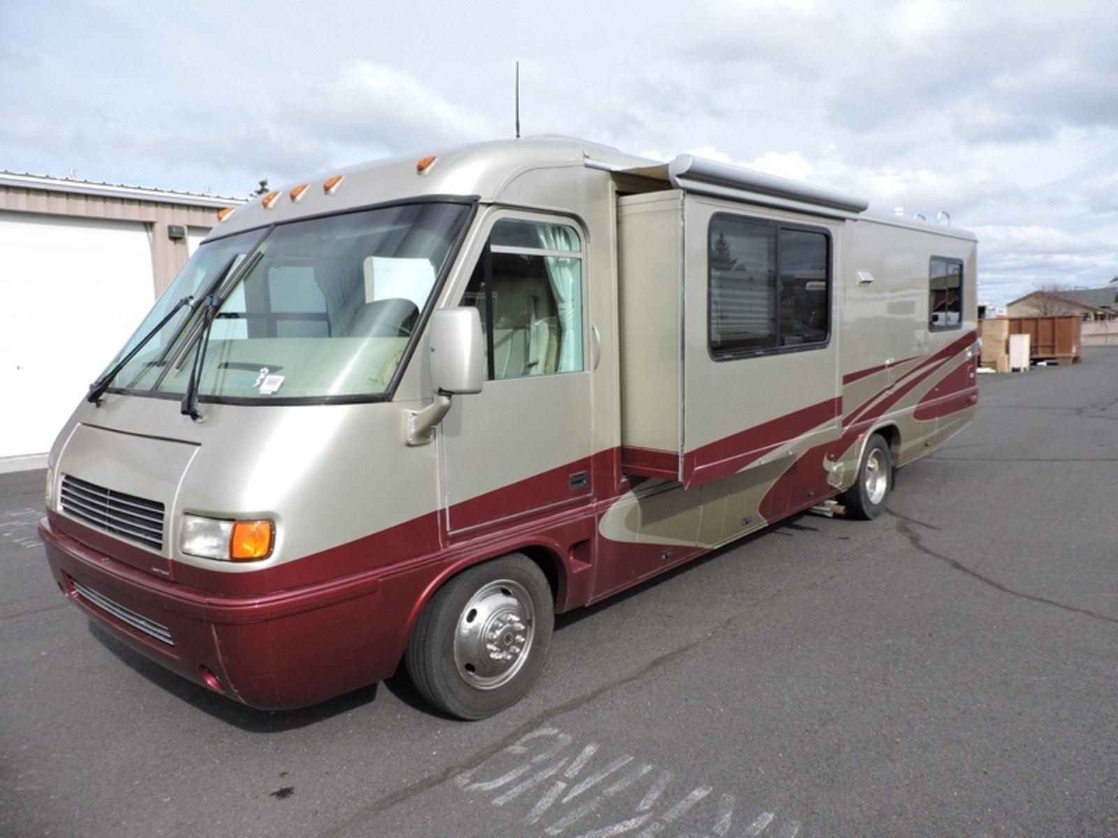 Low mileage 2004 Airstream Land Yacht camper for sale