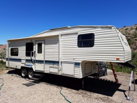 1994 Wilderness 28ft Fleetwood 5th wheel for sale