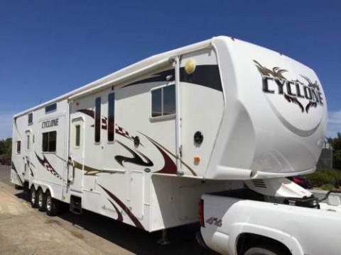 2009 Heartland Cyclone 4012 camping toy hauler for sale