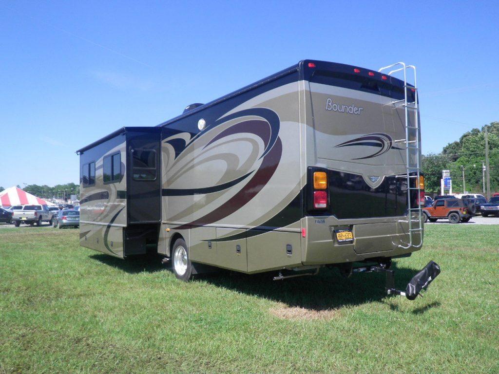 Fireplace equipped 2013 Bounder RV motorhoma