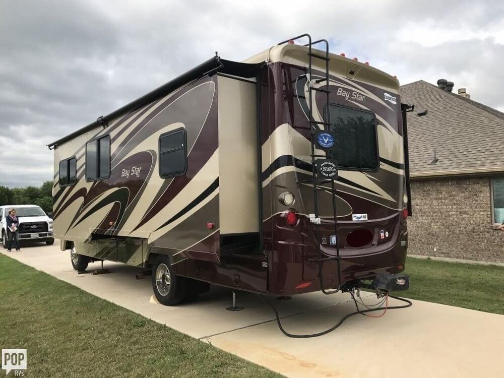 Has everything 2014 Newmar Bay Star camper