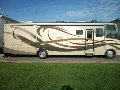 Stunning motorhome 2005 Newmar Mountain camper for sale