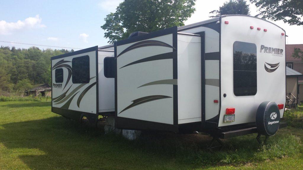 Upgraded bed 2015 Keystone camper trailer