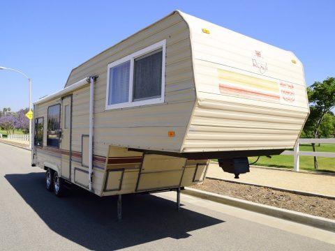 Extra Clean 1987 Fleetwood Prowler Regal Loaded camper for sale