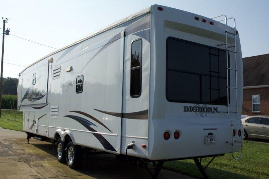 Well equipped 2012 Heartland 3585RL camper