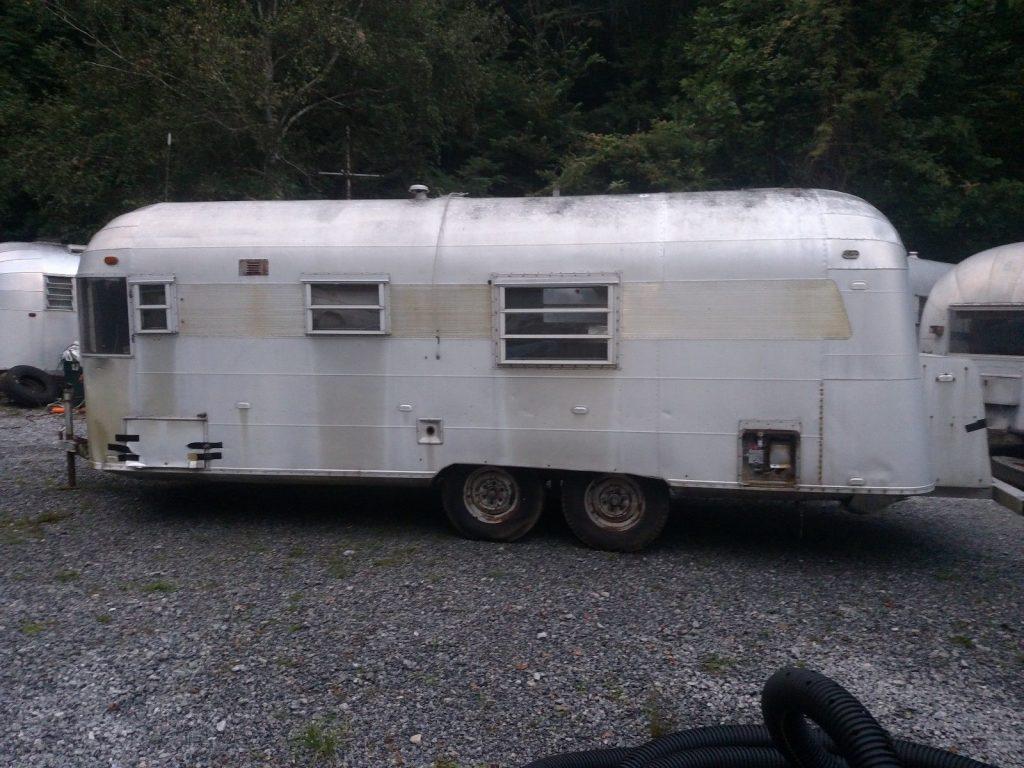 great project 1967 Silver Streak Sabre 23 camper trailer
