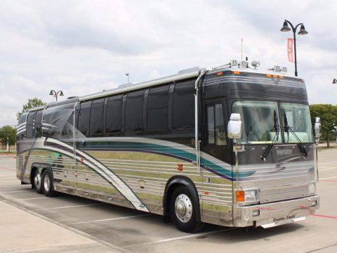 spectacular 1999 Prevost Country Coach XL camper for sale