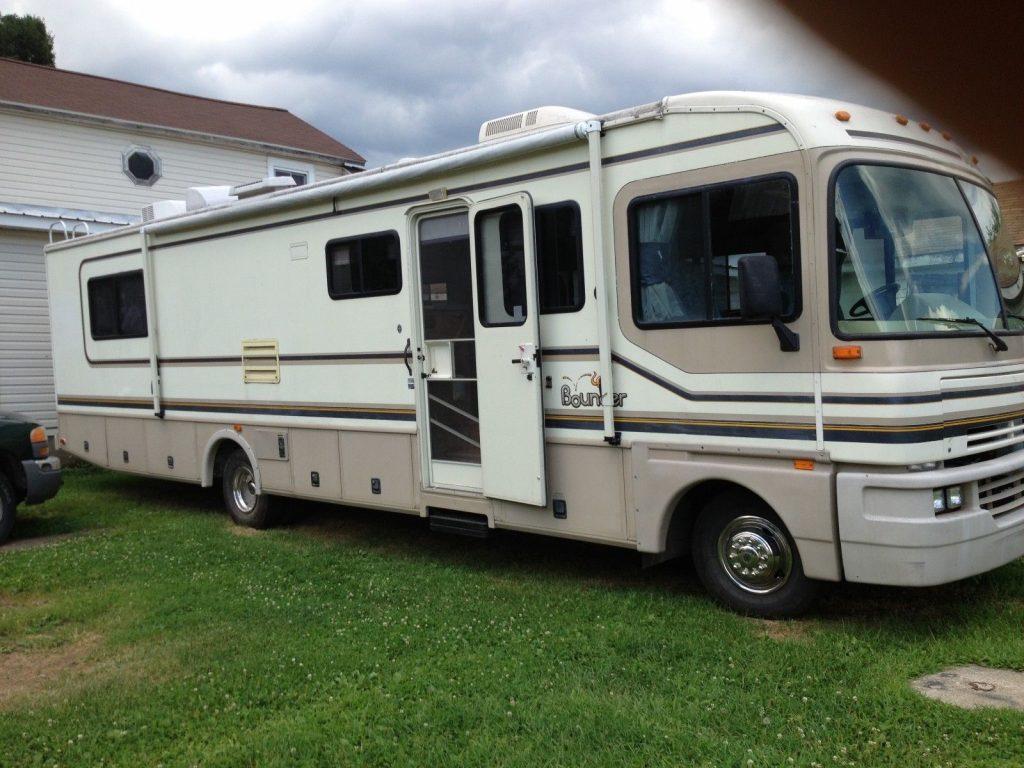 well equipped 1996 Fleetwood 34J camper RV
