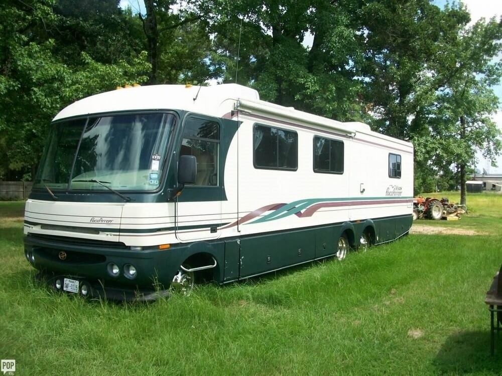 good condition 1997 Fleetwood Pace Arrow camper