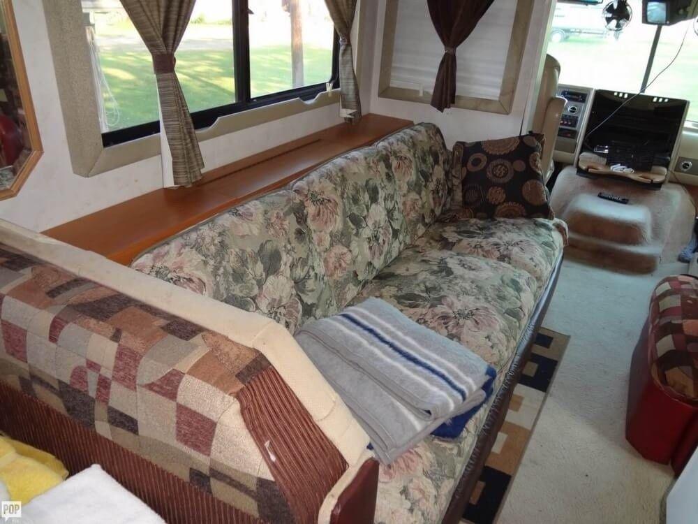good condition 1997 Fleetwood Pace Arrow camper