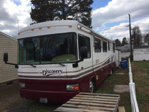 very nice 1998 Fleetwood Discovery motorhome camper for sale