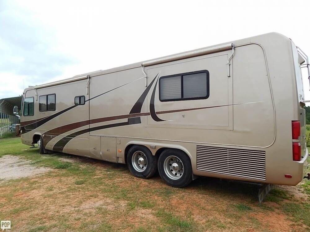 stuffed with equipment 2001 Monaco Executive 40 DS camper