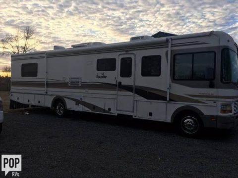 well cared for 2001 Fleetwood Bounder 36 camper for sale