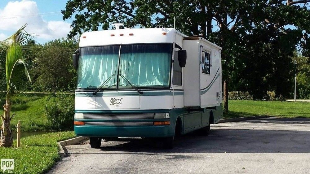 well equipped 2001 Pacific Coachworks Surf Side camper