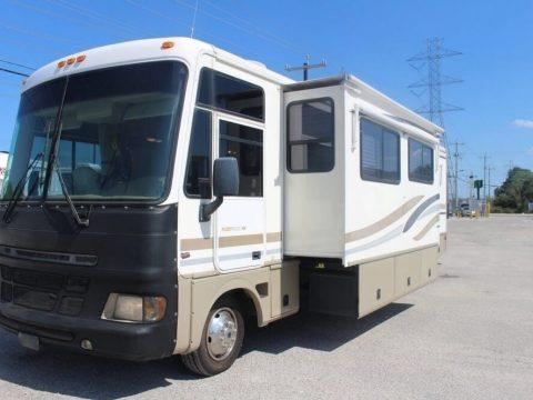 well maintained 2000 Fleetwood Pace Arrow camper for sale
