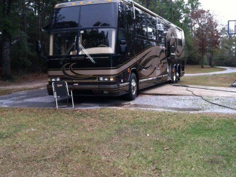 well maintained 2001 Prevost h 3 45 Featherlite Vantare vip camper for sale