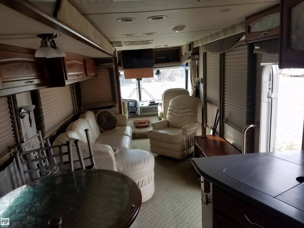 well equipped 2002 Fleetwood Pace Arrow camper rv