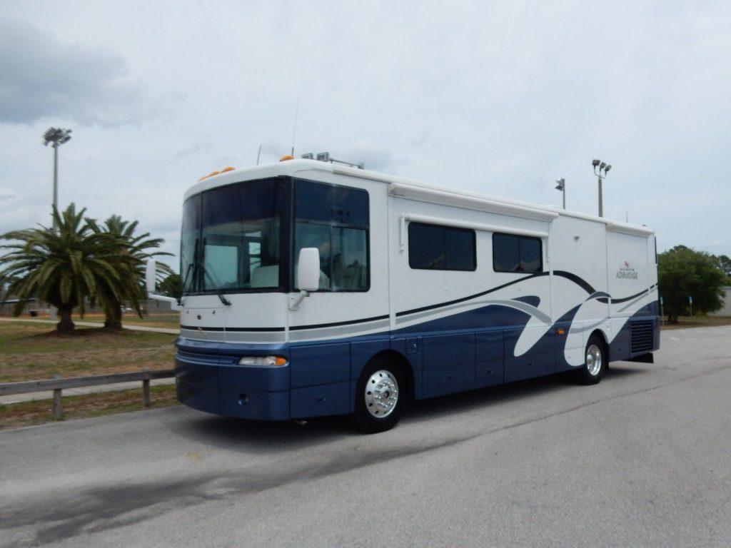 well maintained 2002 Winnebago Ultimate Advantage camper