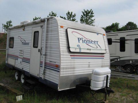 clean 2004 Fleetwood Pioneer M 17T4 camper for sale