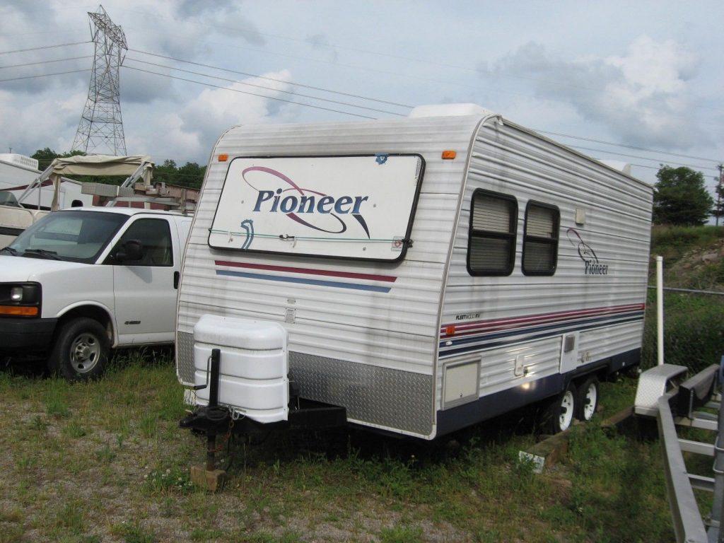 clean 2004 Fleetwood Pioneer M 17T4 camper