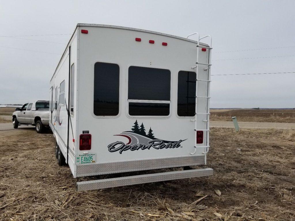 nice shape 2004 Pilgrim International open road camper trailer