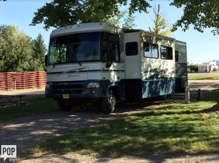 well equipped 2004 Itasca Suncruiser camper