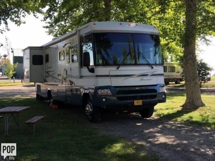 well equipped 2004 Itasca Suncruiser camper