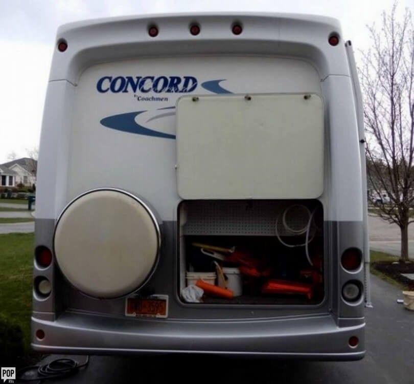 well optioned 2004 Coachmen Concord 235 SO camper