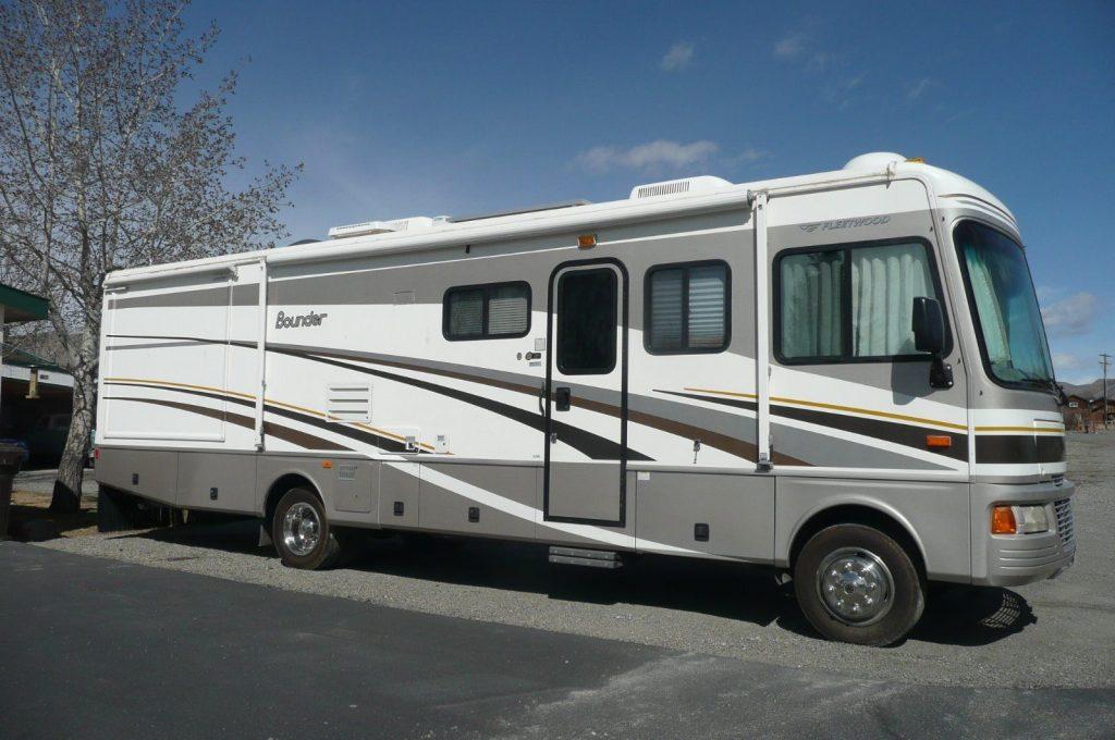 excellent condition 2005 Bounder M 32W camper