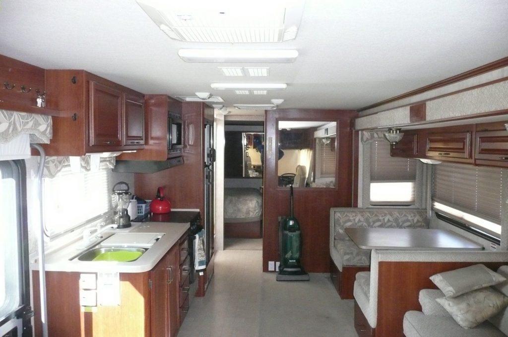 excellent condition 2005 Bounder M 32W camper