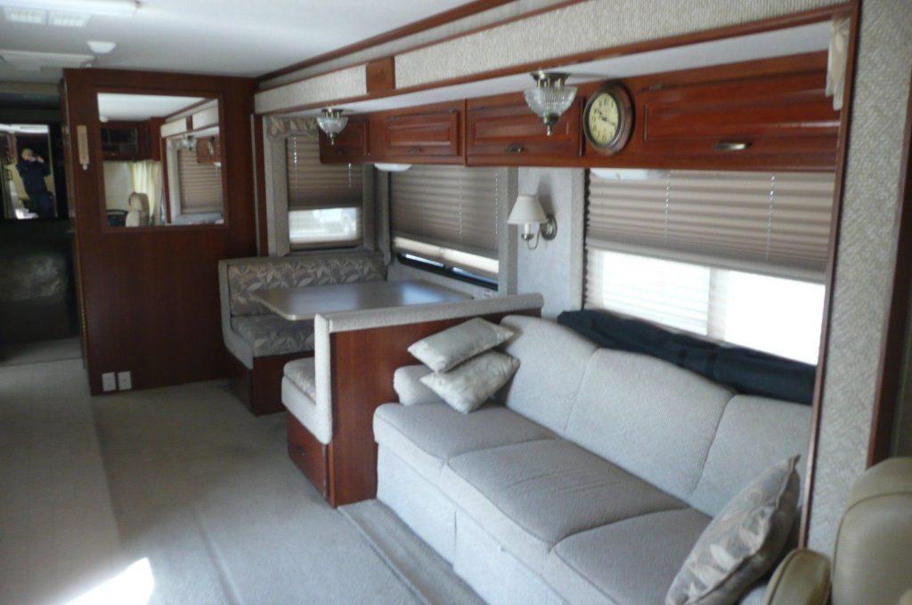 excellent condition 2005 Bounder M 32W camper