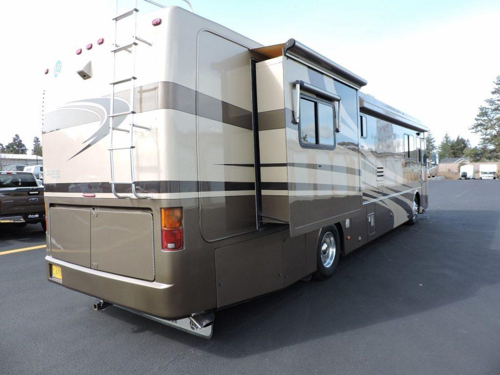 very good condition 2005 Holiday Rambler Scepter 40 camper