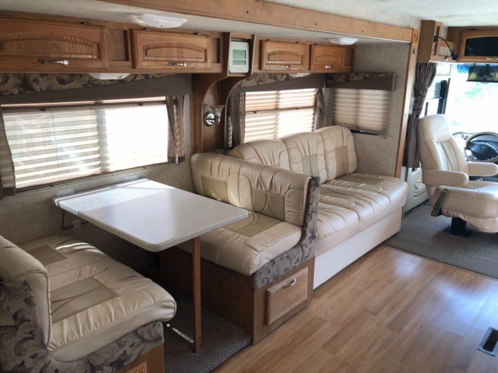 well maintained 2005 Pursuit 3500ds Georgie Boy camper