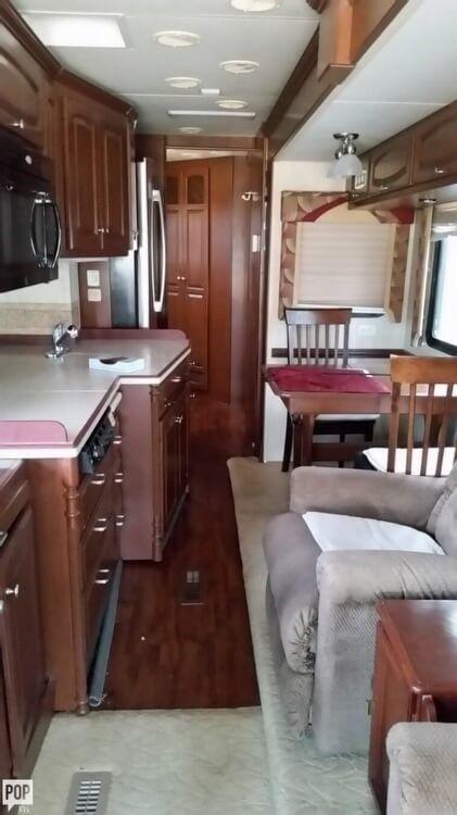 clean and low miles 2006 Newmar Dutch Star camper rv