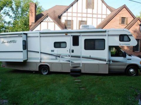 fully equipped 2006 Fleetwood Jamboree camper rv for sale