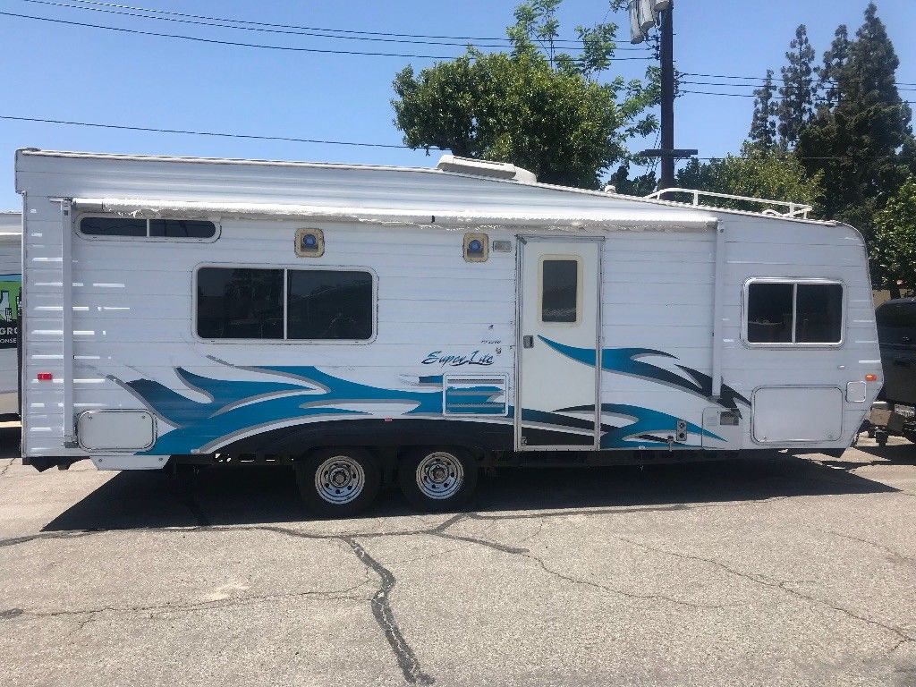 loaded 2006 Weekend Warrior FS2300 toy hauler camper for sale