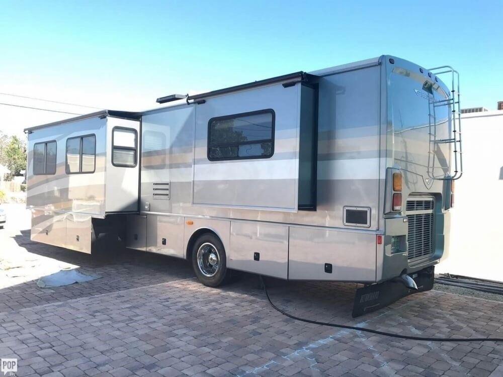 loaded with options 2006 Fleetwood Bounder 38 camper rv
