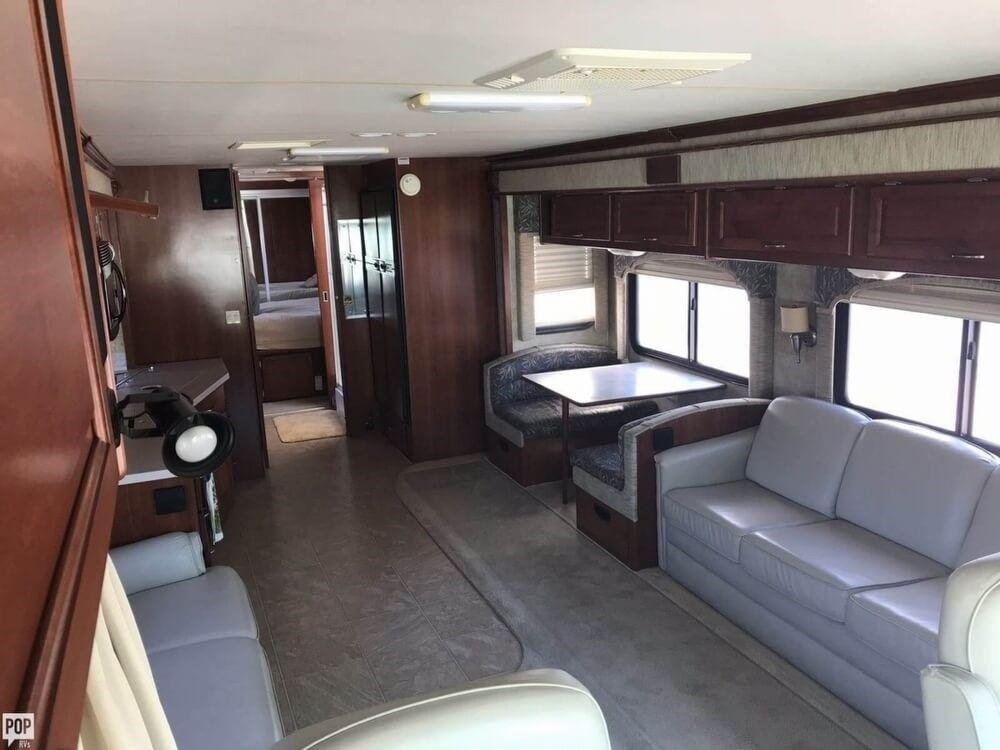loaded with options 2006 Fleetwood Bounder 38 camper rv