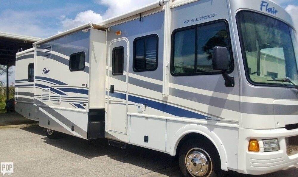 loaded with options 2006 Fleetwood Flair 34 camper rv