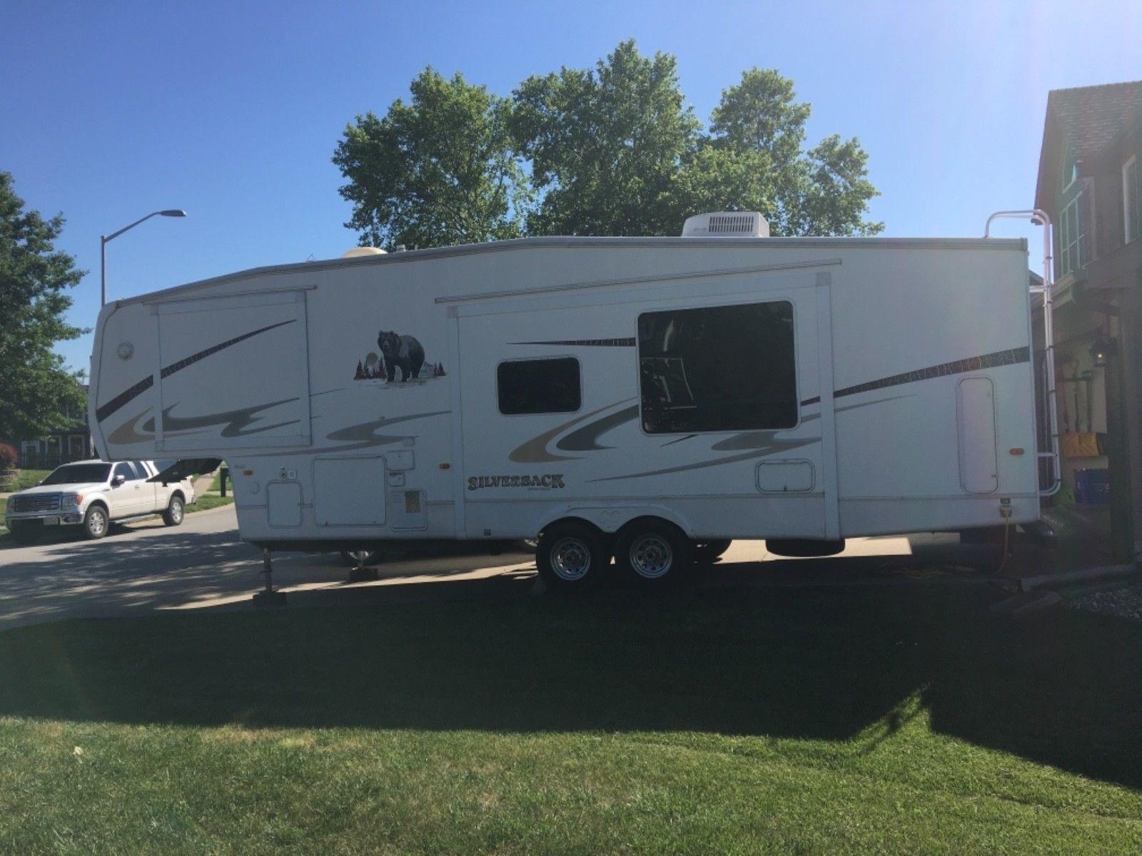 clean 2007 Cedar Creek Silverback 33LBHTS camper trailer for sale