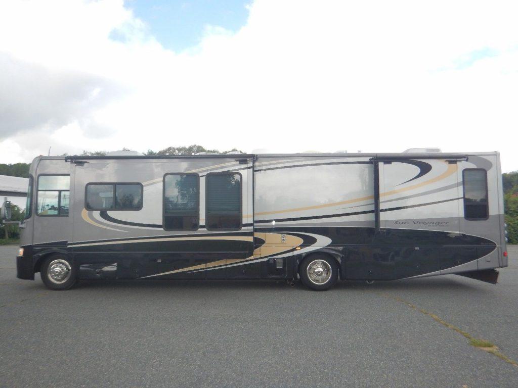 well equipped 2007 Gulf Stream Sun Voyager 8338MXG camper