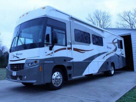 well equipped 2007 Winnebago Voyage camper rv for sale