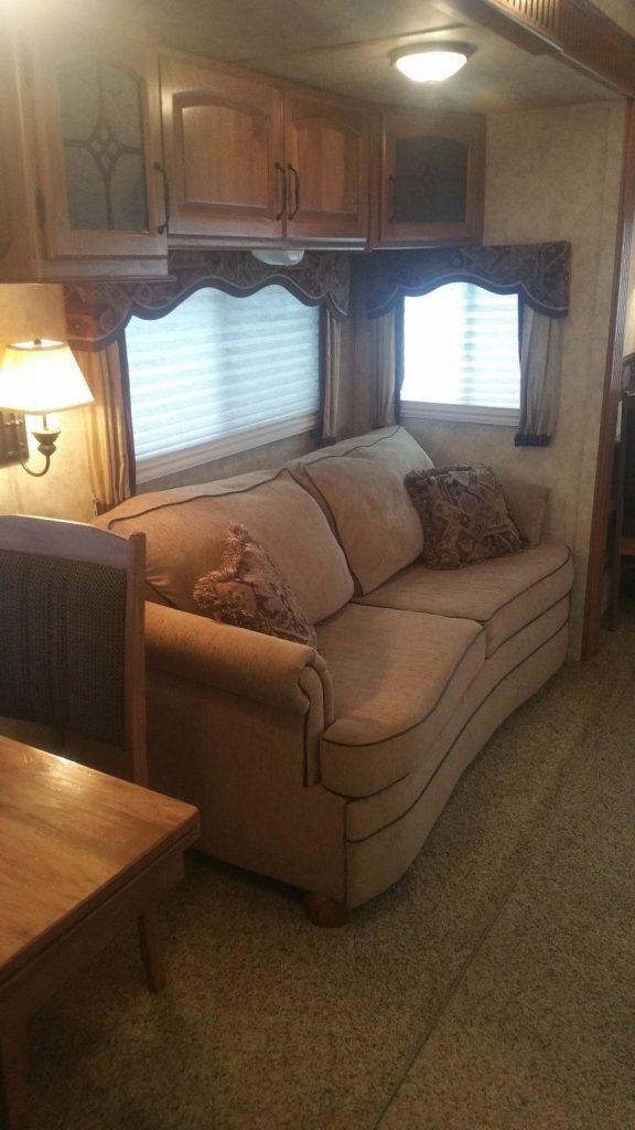 road ready 2010 Keystone Montana 3665RE camper