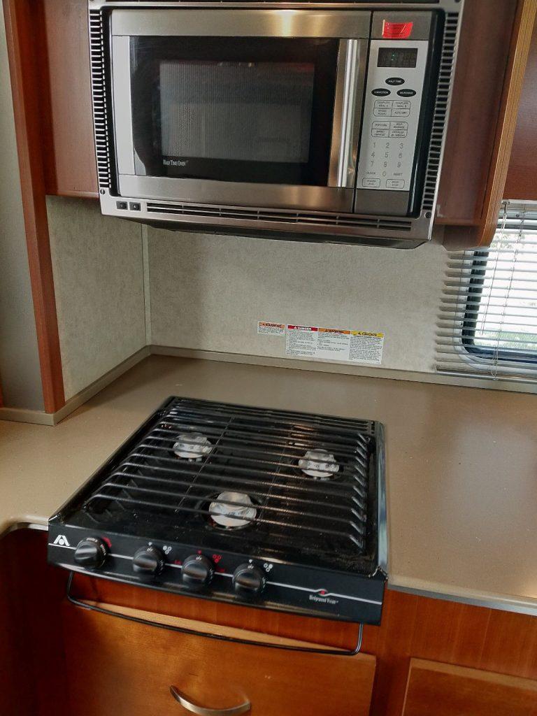 well maintained 2010 Fleetwood Pulse 24A camper