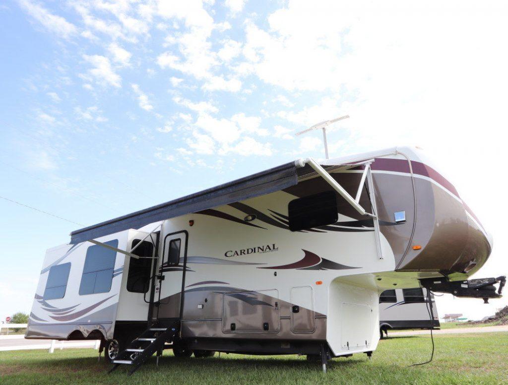 ready to camping 2013 Forest River Cardinal 3675RT camper