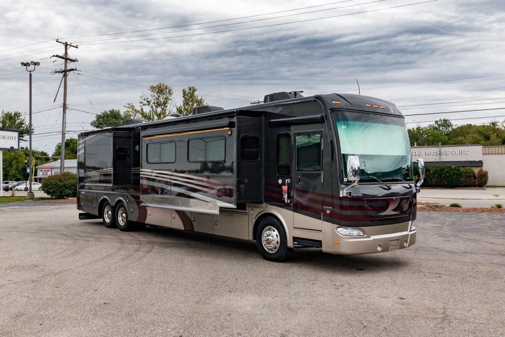 very clean 2013 Thor Motor Coach Tuscany 45LT Camper