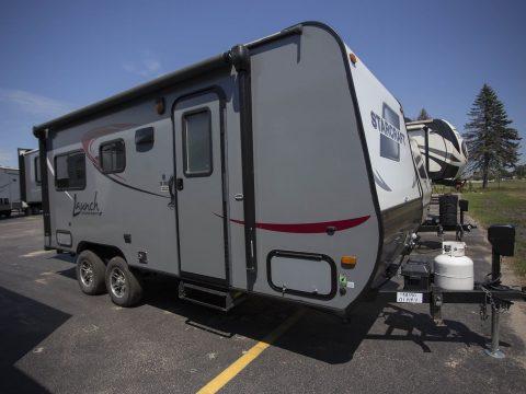 clean 2016 Starcraft Launch 19bhs Camper for sale