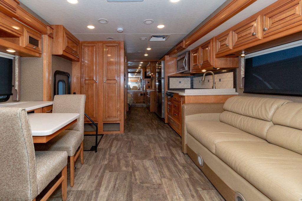 house on wheels 2016 Thor Motor Coach Palazzo Camper