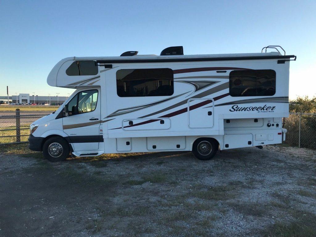 well equipped 2016 Forest River Sunseeker MBS 2400w Camper