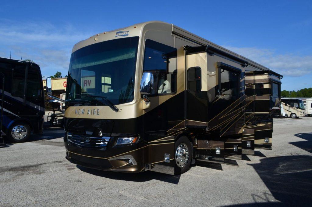 low miles 2018 Newmar New Aire camper